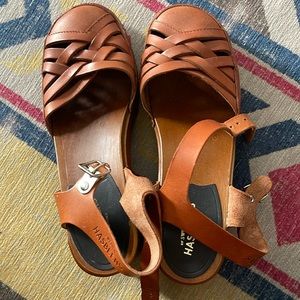 Never worn hasbeens! Great price!! Comfy and stylish shoes!